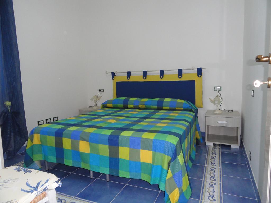 Chiaia Apartments Ponza Room photo